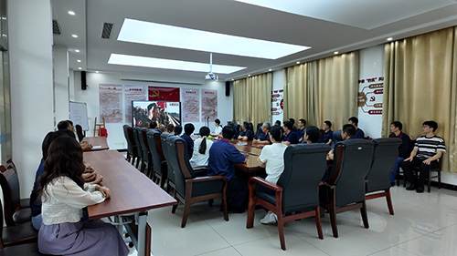 我公司組織全體員工觀看九三閱兵，弘揚(yáng)愛國主義精神